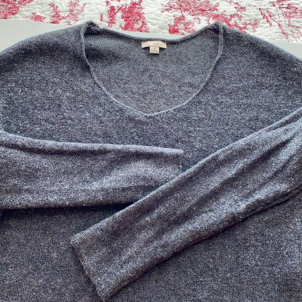Gap Gray Metallic V neck Tunic Style Sweater M EUC